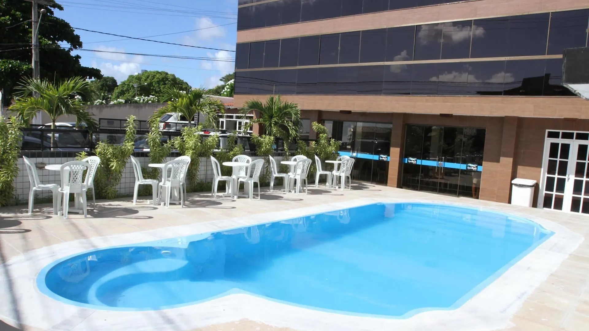 Las Brisas Beach Hotel بونتا نيغرا