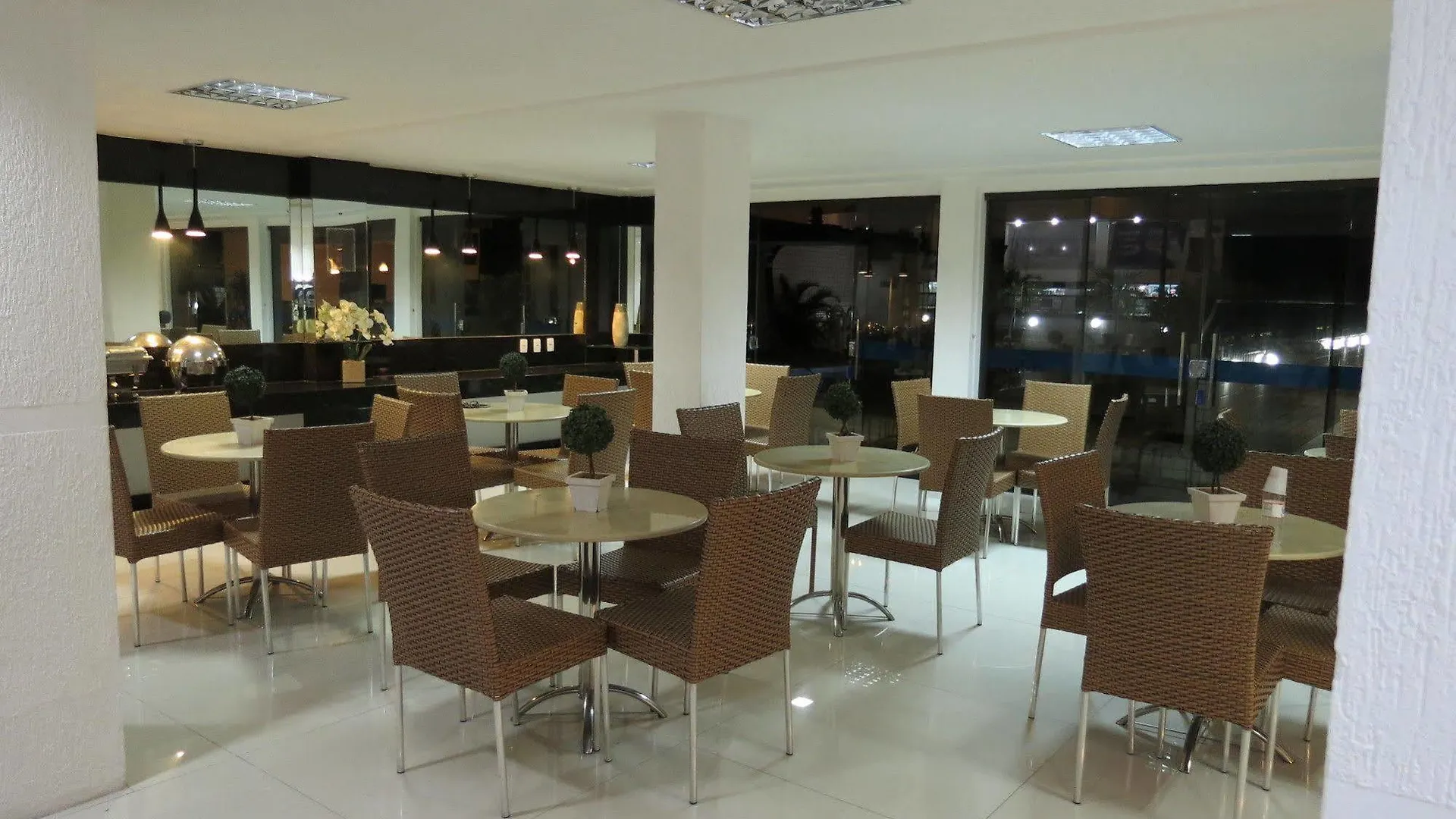 Las Brisas Beach Hotel بونتا نيغرا